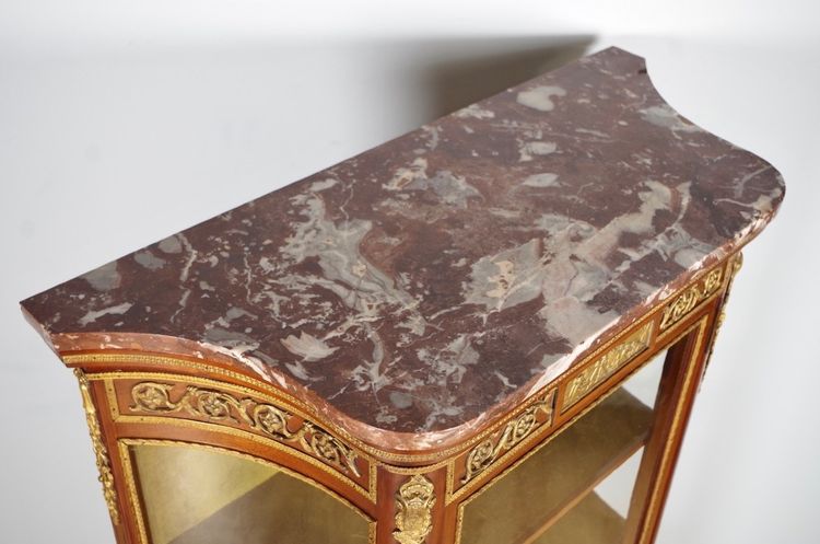 Vitrine Transition en acajou, bronze doré et vernis Martin, vers 1880