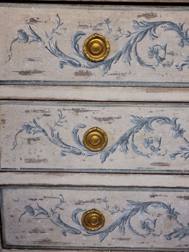 Kommode im Stil Louis XVI