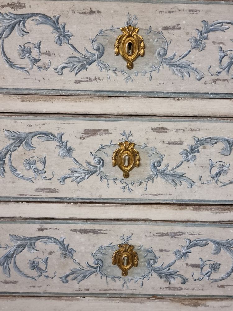Kommode im Stil Louis XVI