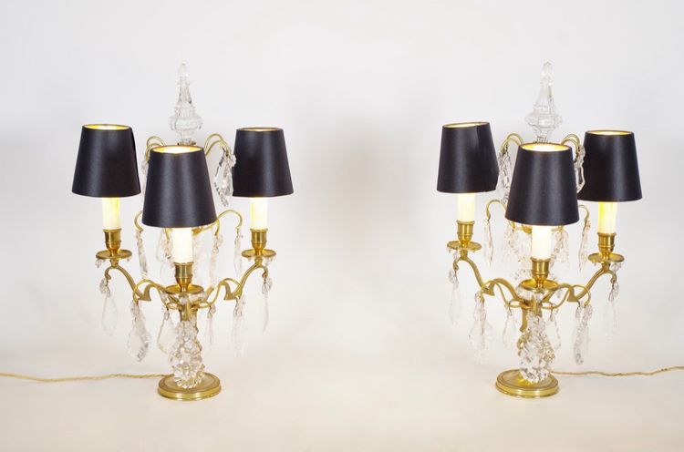 Coppia di lampade a braccio in bronzo e vetro con pendenti, 1950 circa