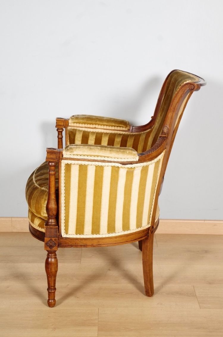 Bergère Directoire en noyer sculpté, époque vers 1795