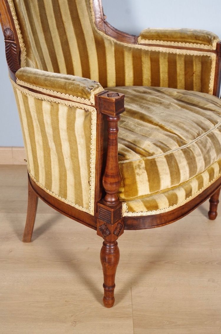 Bergère Directoire en noyer sculpté, époque vers 1795