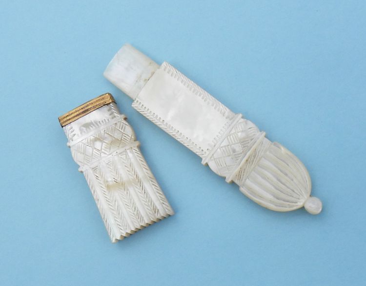Etui à aiguille en Nacre époque Restauration XIXe Palais Royal nécessaire de couture