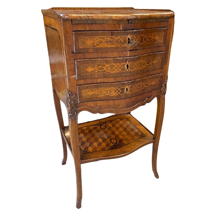 Schreibtisch mit Ablagefach im Regence-Stil aus Nussbaumholz mit Intarsien, um 1720