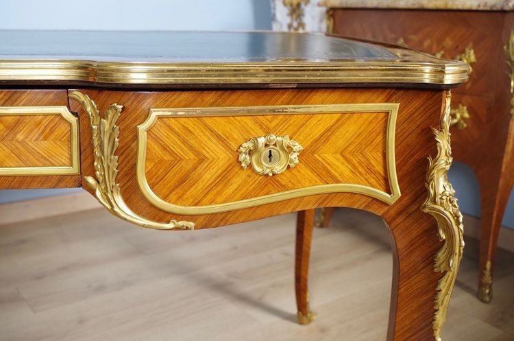 François Linke: Flacher Schreibtisch im Louis-XV-Stil aus Palisander und Rosenholz, um 1880