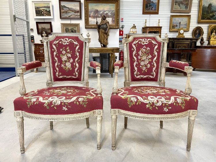 Suite de cinq fauteuils Directoire en bois laqué sculpté, vers 1795