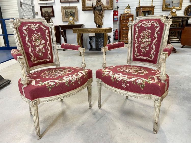 Suite de cinq fauteuils Directoire en bois laqué sculpté, vers 1795