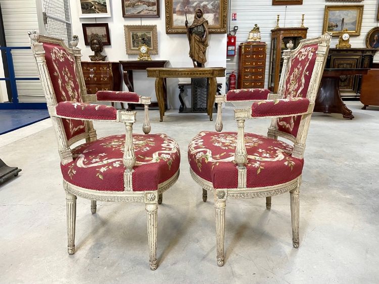 Paire de fauteuils Directoire en bois laqué sculpté, vers 1795