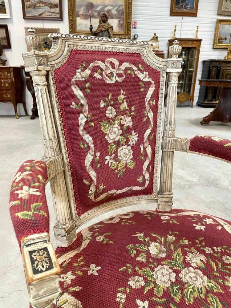 Paire de fauteuils Directoire en bois laqué sculpté, vers 1795