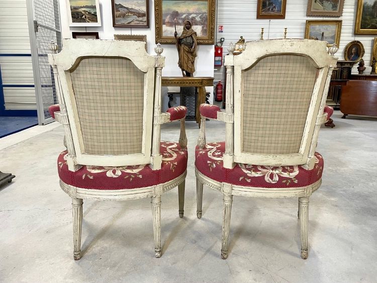 Paire de fauteuils Directoire en bois laqué sculpté, vers 1795
