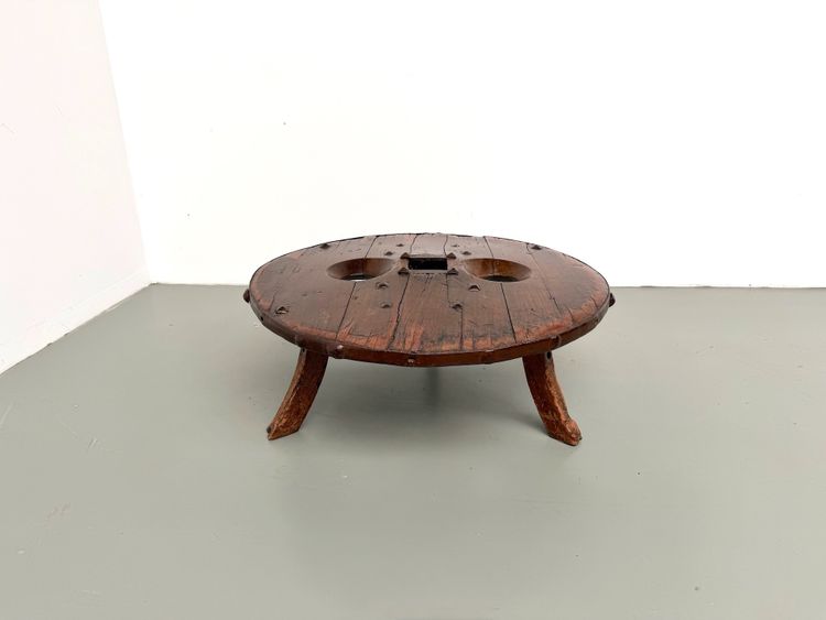 Circular Brutalist coffee table in solid wood – Brazilian Folk Art, 1950s
