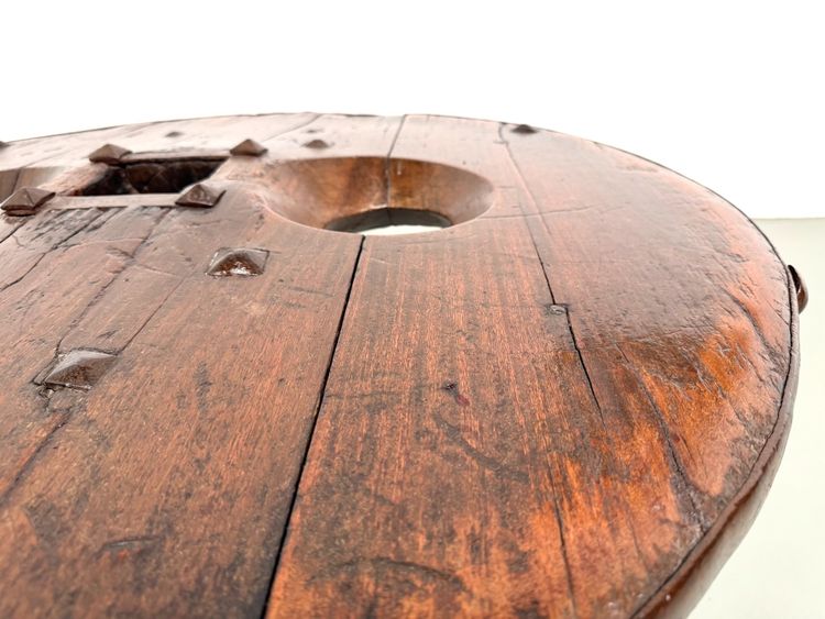 Circular Brutalist coffee table in solid wood – Brazilian Folk Art, 1950s