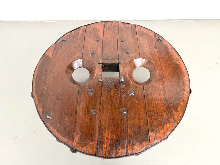Circular Brutalist coffee table in solid wood – Brazilian Folk Art, 1950s