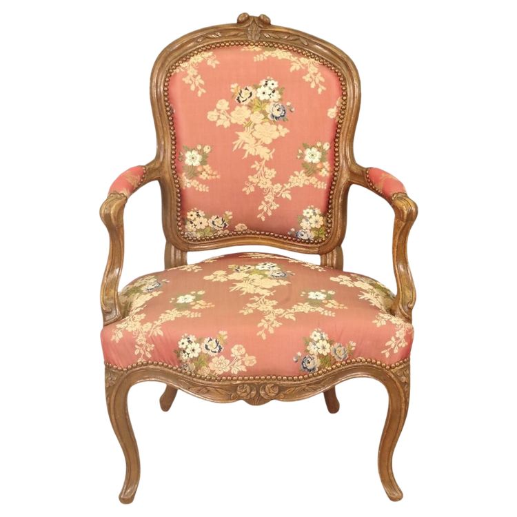 Fauteuil cabriolet Louis XV en noyer sculpté – vers 1750