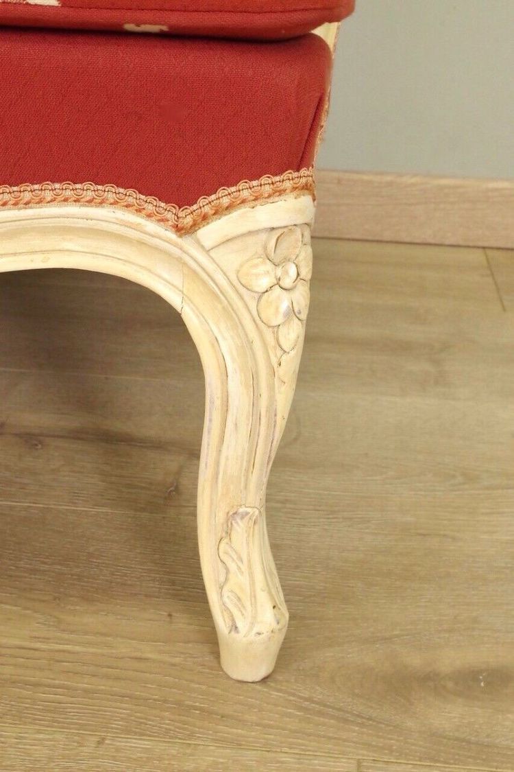 Suite de trois bergères laquées crème de style Louis XV – vers 1950