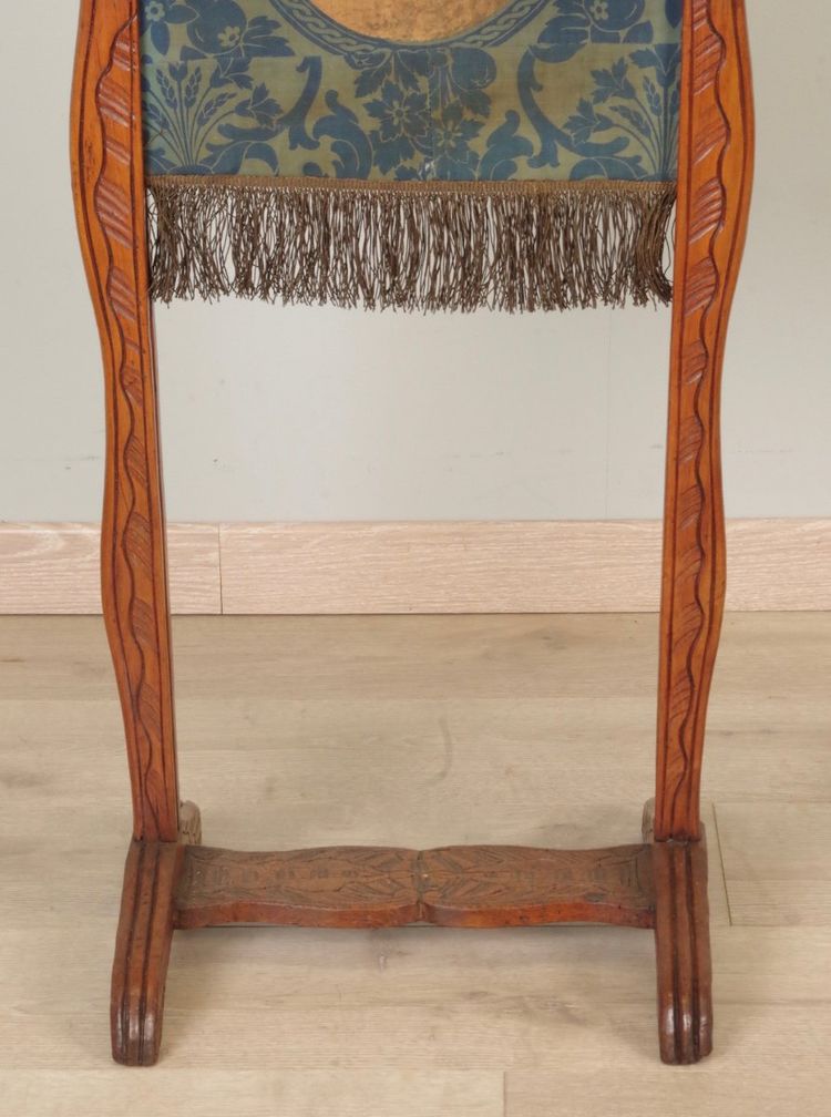 Louis XV style fire screen in cherry and carved beech – circa 1750