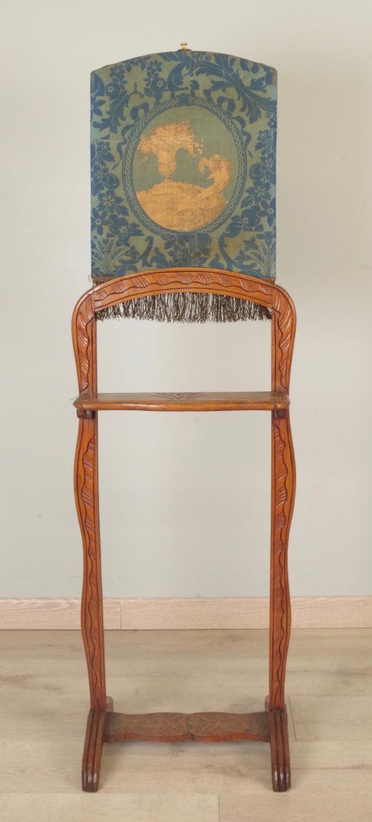 Louis XV style fire screen in cherry and carved beech – circa 1750