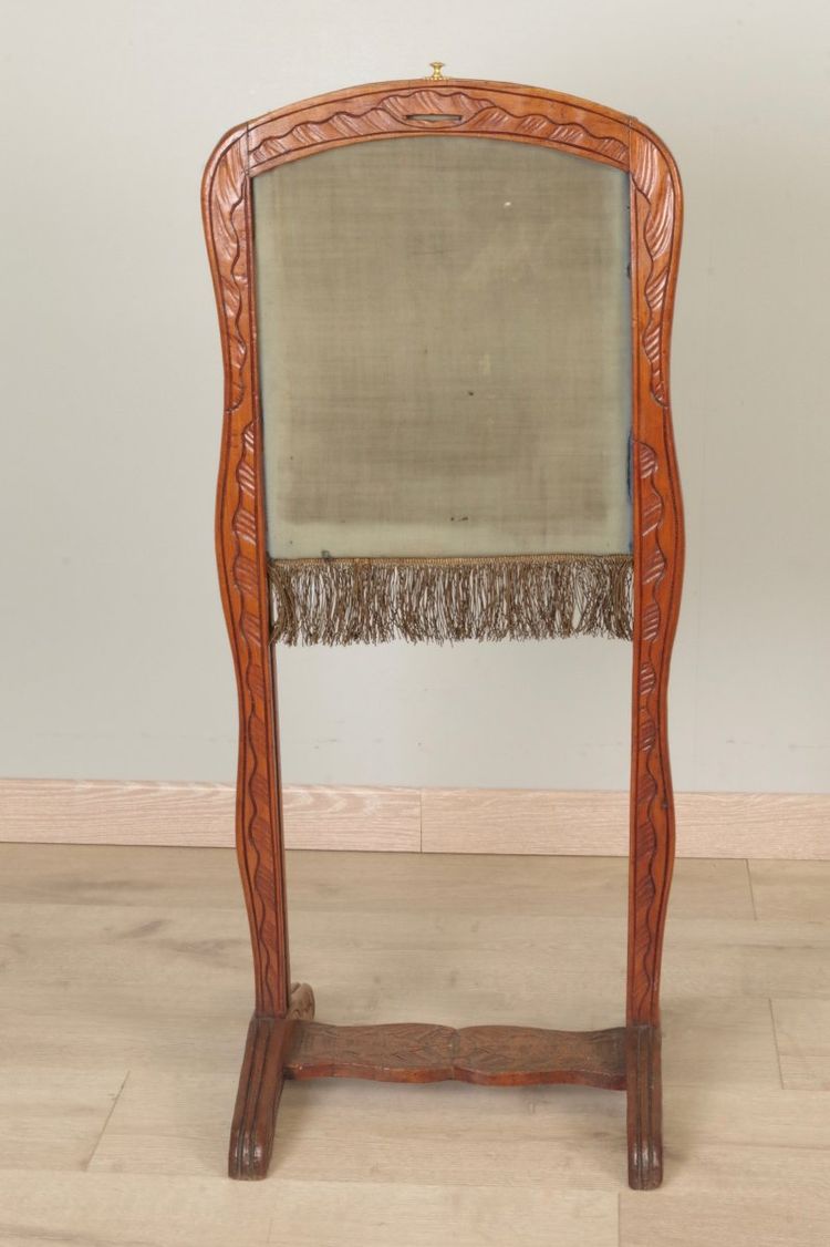 Louis XV style fire screen in cherry and carved beech – circa 1750