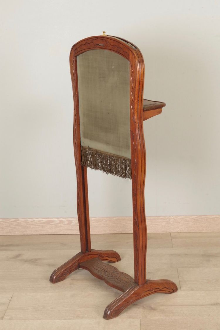 Louis XV style fire screen in cherry and carved beech – circa 1750