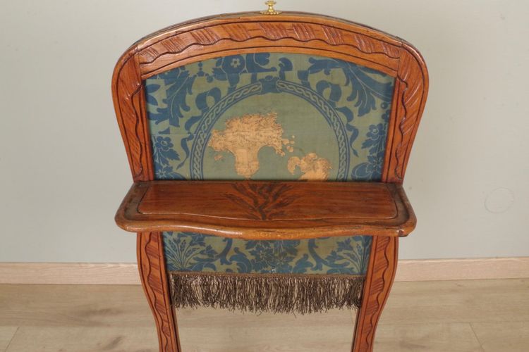 Louis XV style fire screen in cherry and carved beech – circa 1750