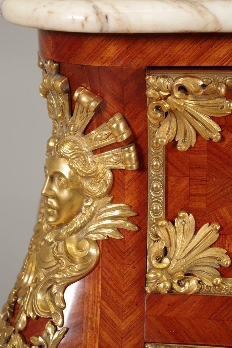 Commode Régence Napoléon III en marqueterie et bronze doré