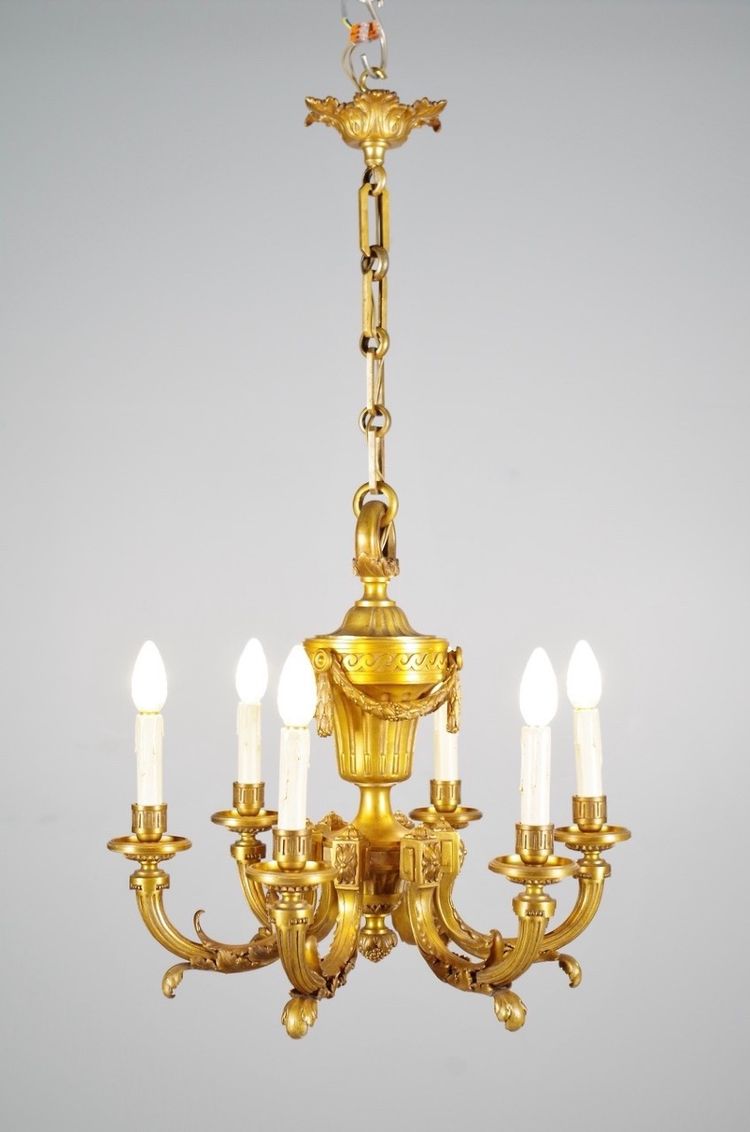 Kronleuchter im Stil Ludwigs XVI. aus ziselierter, vergoldeter Bronze, um 1880