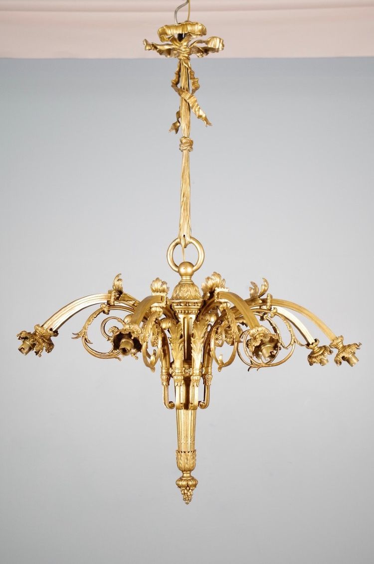 Grande lampadario in bronzo dorato in stile Luigi XVI, 8 luci, circa 1880.