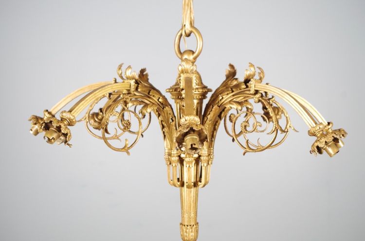 Grande lampadario in bronzo dorato in stile Luigi XVI, 8 luci, circa 1880.