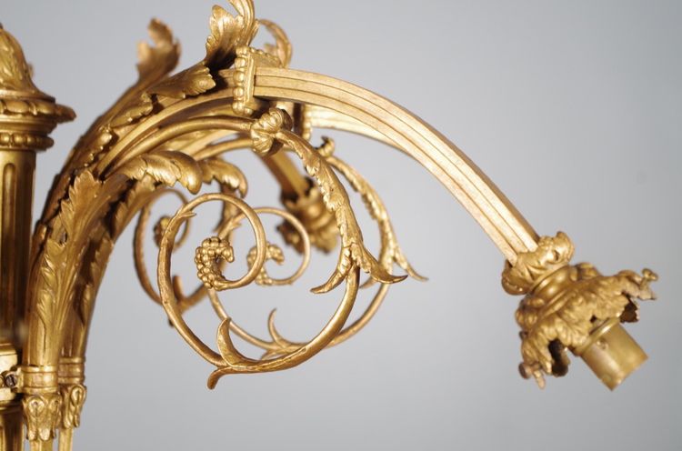 Grande lampadario in bronzo dorato in stile Luigi XVI, 8 luci, circa 1880.