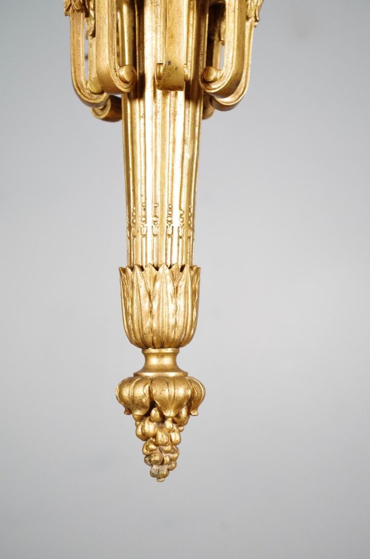 Grande lampadario in bronzo dorato in stile Luigi XVI, 8 luci, circa 1880.