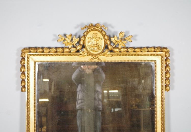 Grand miroir Louis XVI en bois doré à la feuille, vers 1880