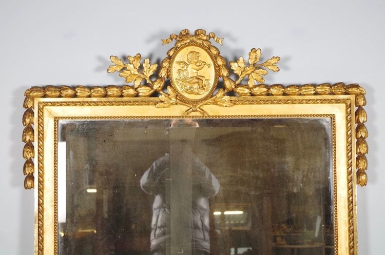 Grand miroir Louis XVI en bois doré à la feuille, vers 1880