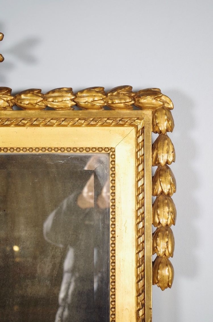 Grand miroir Louis XVI en bois doré à la feuille, vers 1880