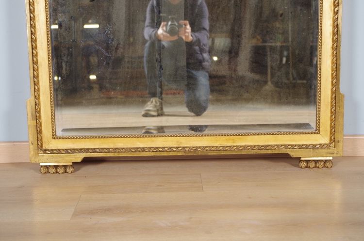 Grand miroir Louis XVI en bois doré à la feuille, vers 1880