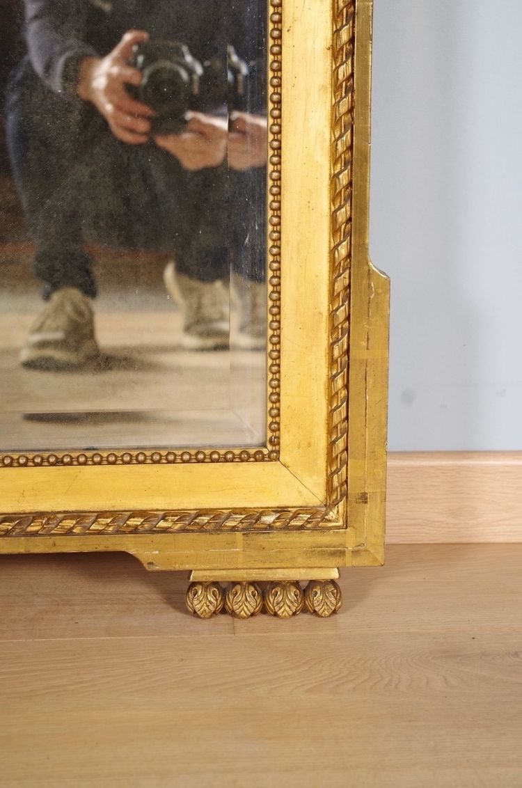 Grand miroir Louis XVI en bois doré à la feuille, vers 1880