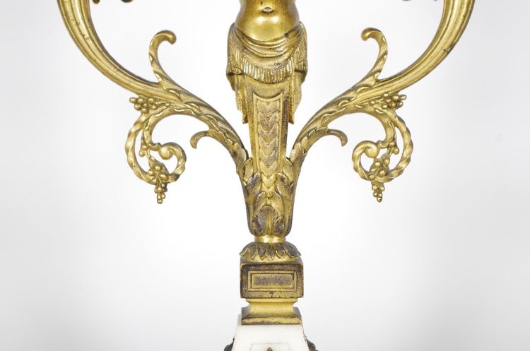 Coppia di candelabri Luigi XVI in marmo bianco e bronzo dorato, circa 1880.