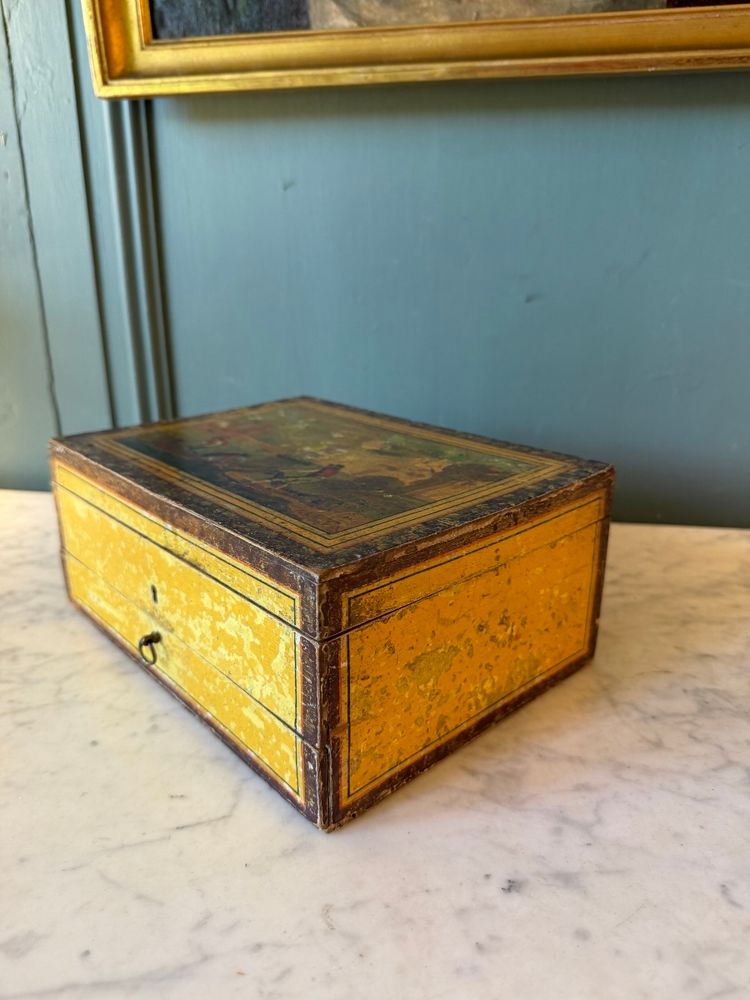 Lacquered wooden box, early 19th century