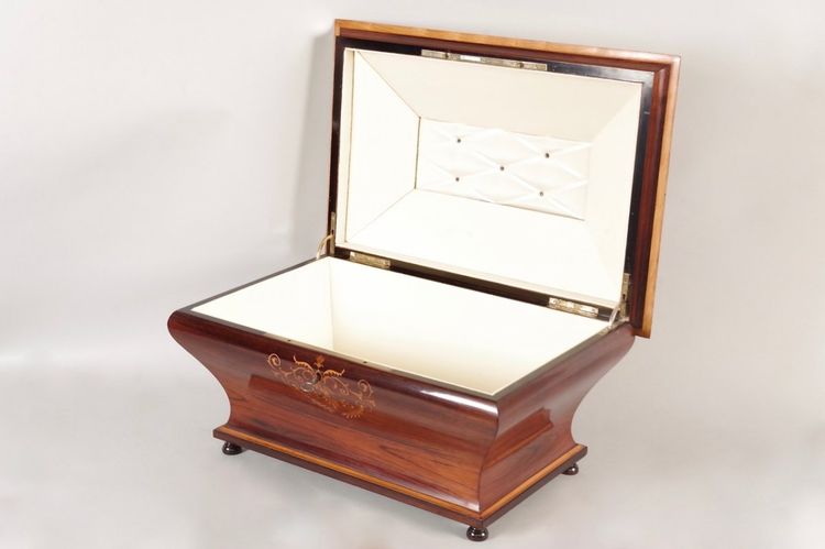 Cassapanca nuziale Carlo X in palissandro intarsiato – circa 1825