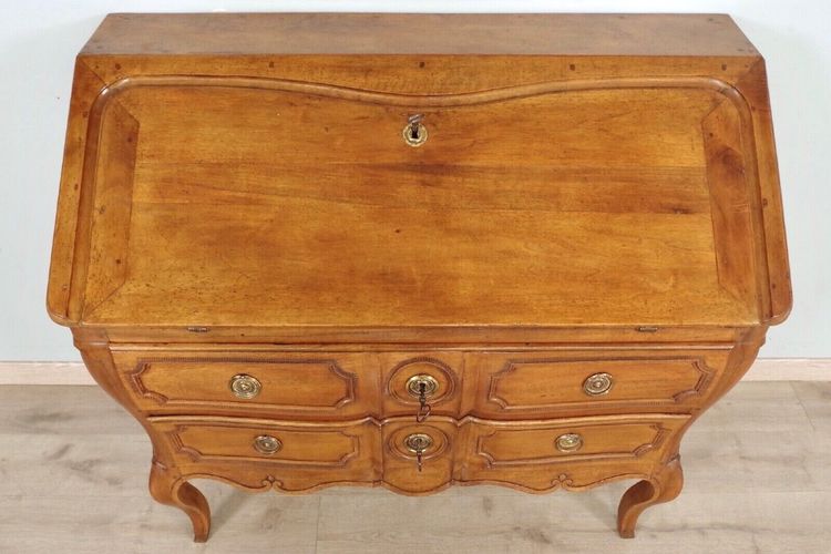 Commode scriban Louis XV en noyer – vallée du Rhône, vers 1750