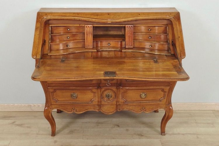 Commode scriban Louis XV en noyer – vallée du Rhône, vers 1750