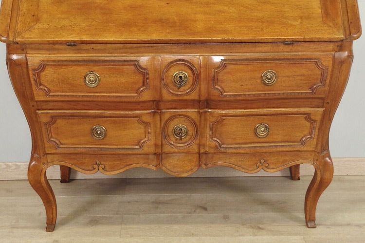 Commode scriban Louis XV en noyer – vallée du Rhône, vers 1750