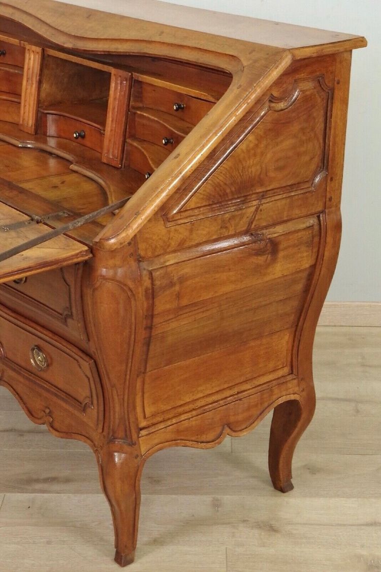 Commode scriban Louis XV en noyer – vallée du Rhône, vers 1750