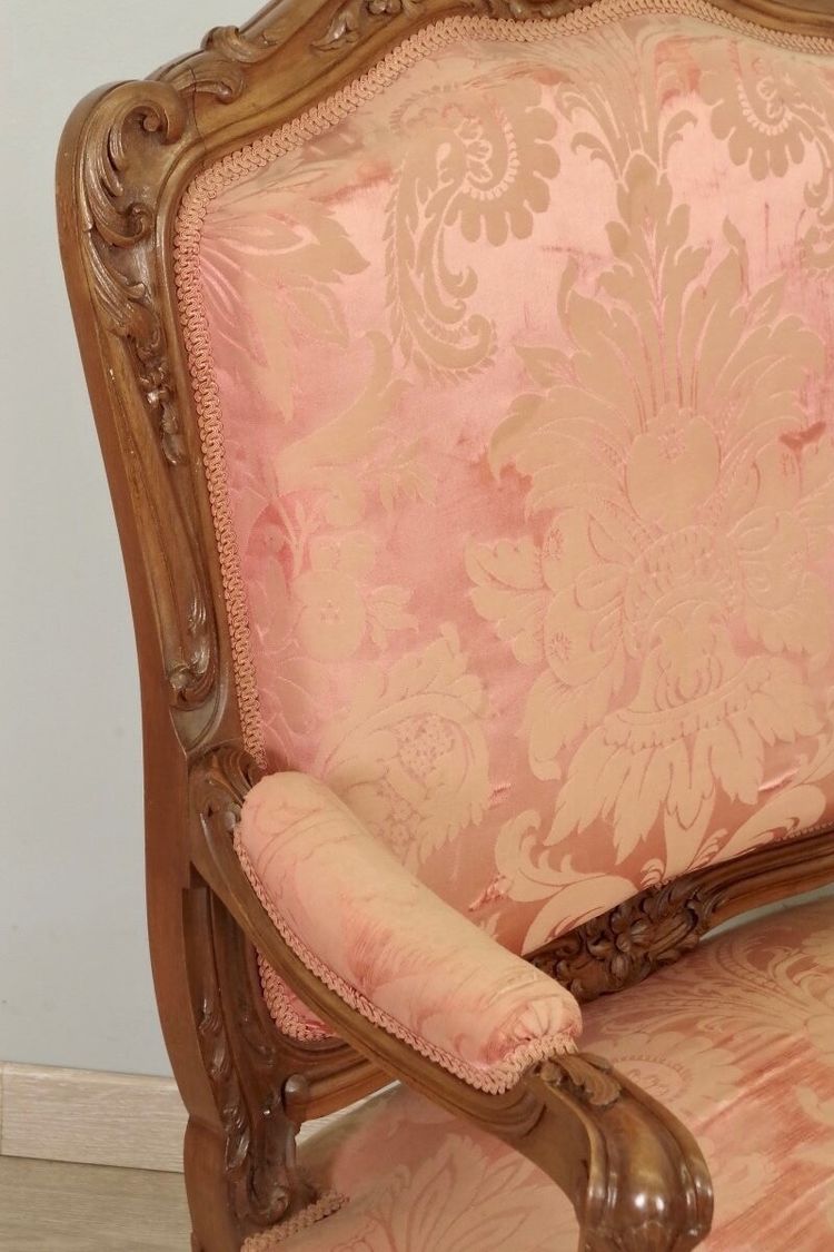 Paire de fauteuils à la Reine Louis XV en noyer sculpté – vers 1900