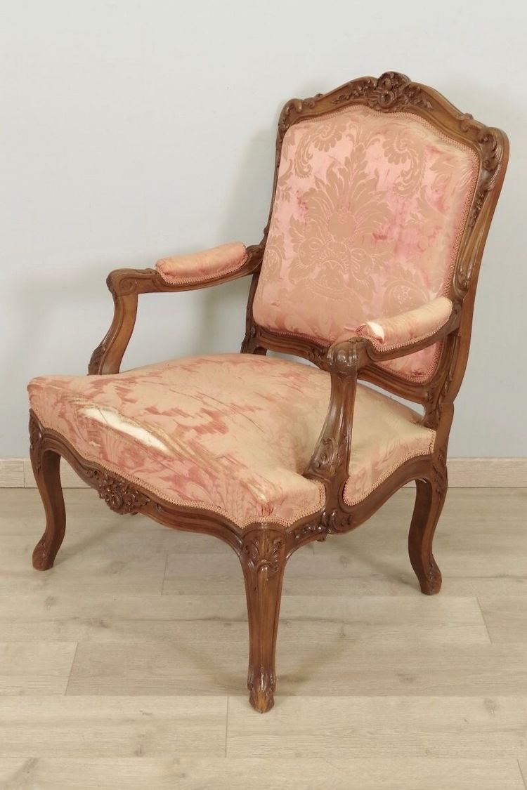Paire de fauteuils à la Reine Louis XV en noyer sculpté – vers 1900