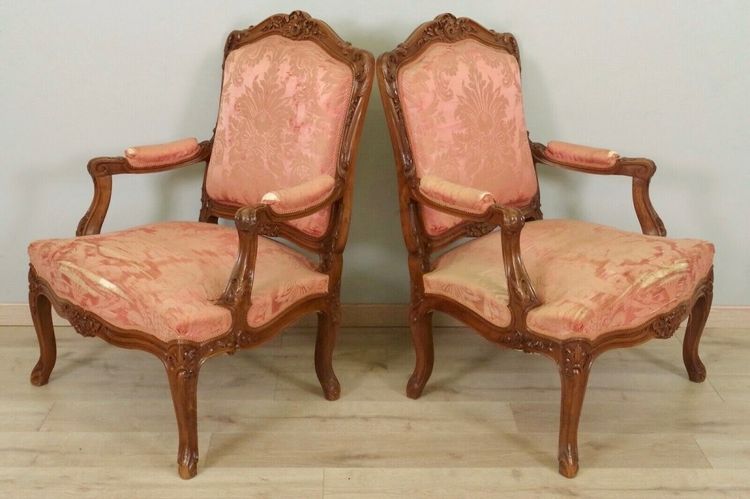 Paire de fauteuils à la Reine Louis XV en noyer sculpté – vers 1900