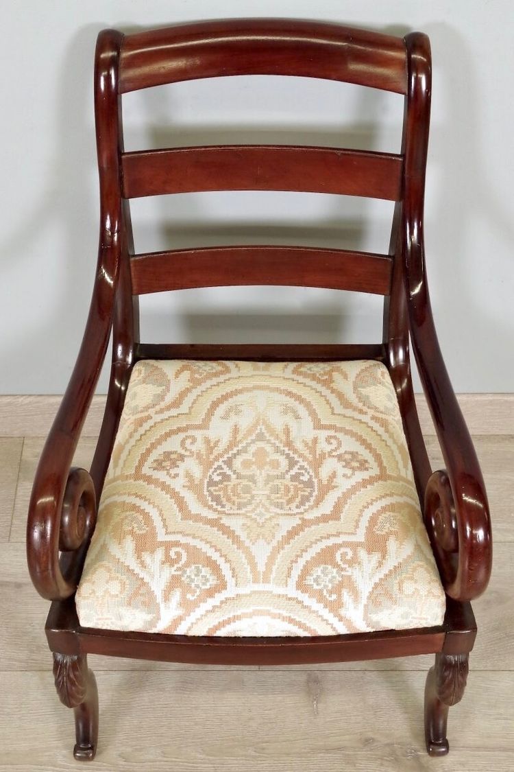 Fauteuil d'enfant Restauration en acajou avec repose-pieds – vers 1820