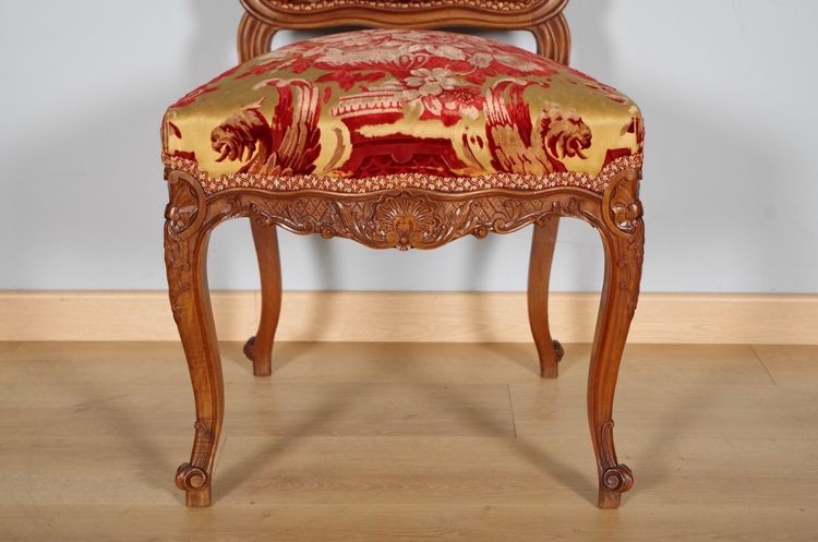 Satz von 4 Regency-Stühlen aus geschnitztem Nussbaumholz, um 1900
