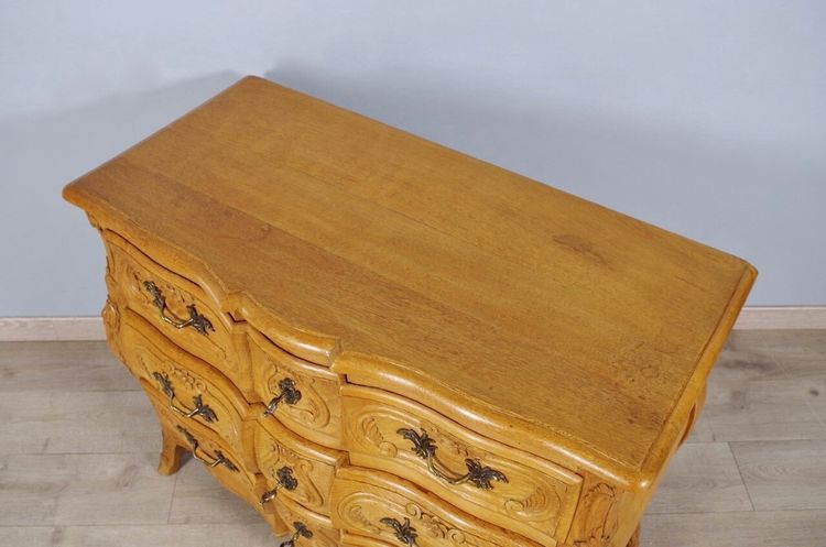 Kommode im Stil Louis XV aus heller Eiche mit geschwungener Front, um 1950