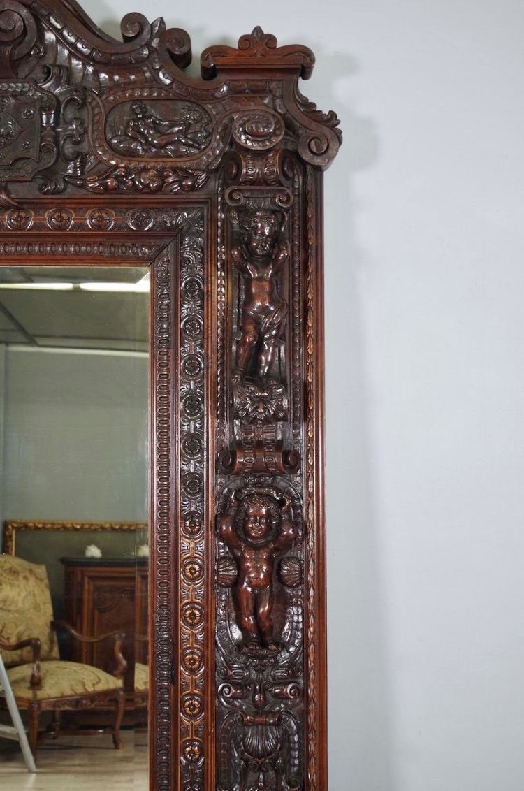 Important miroir Renaissance en noyer sculpté, vers 1880