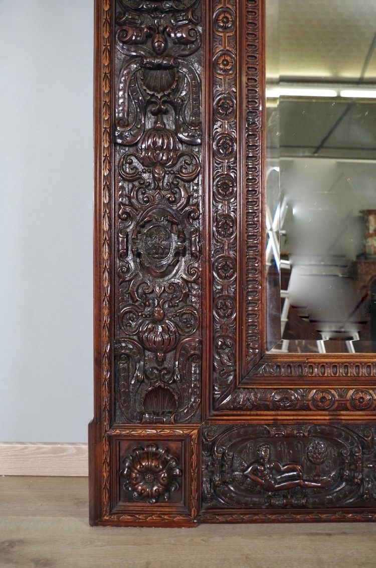 Important miroir Renaissance en noyer sculpté, vers 1880